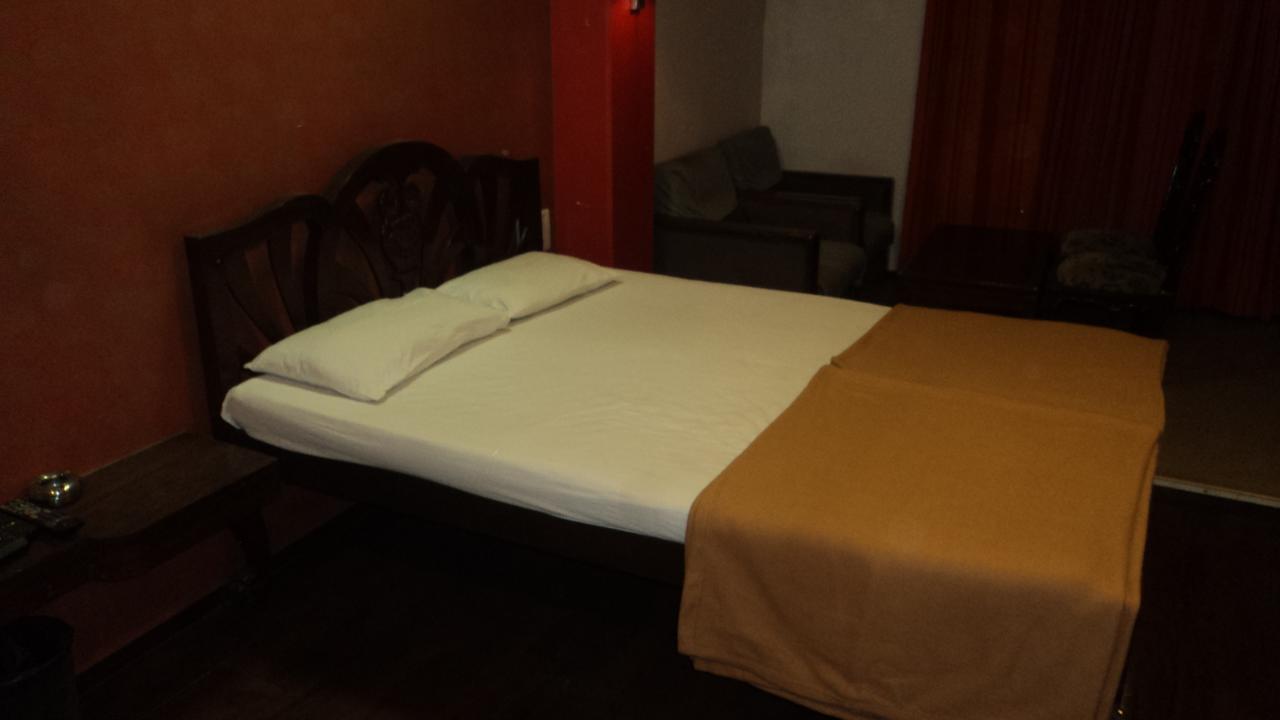 Benazeer Hotel مومباي المظهر الخارجي الصورة