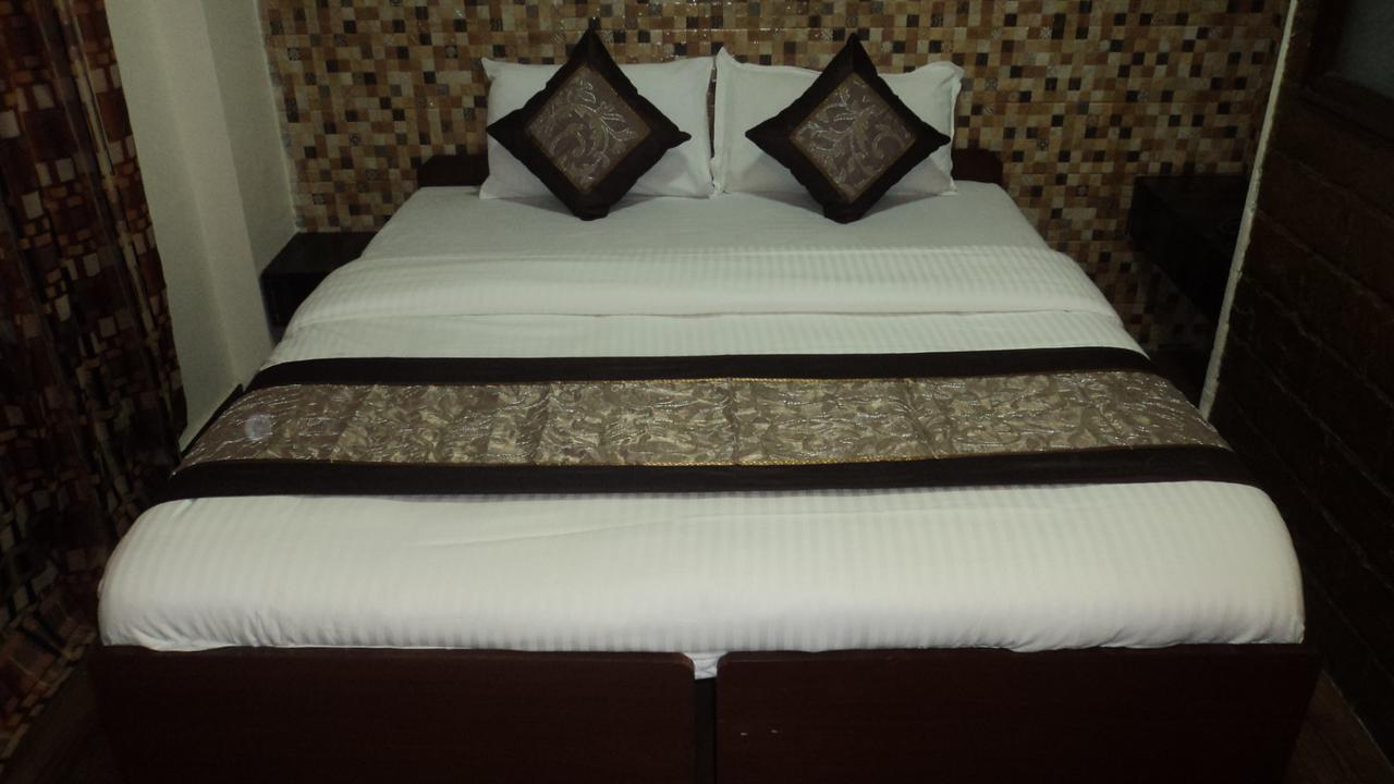 Benazeer Hotel مومباي المظهر الخارجي الصورة