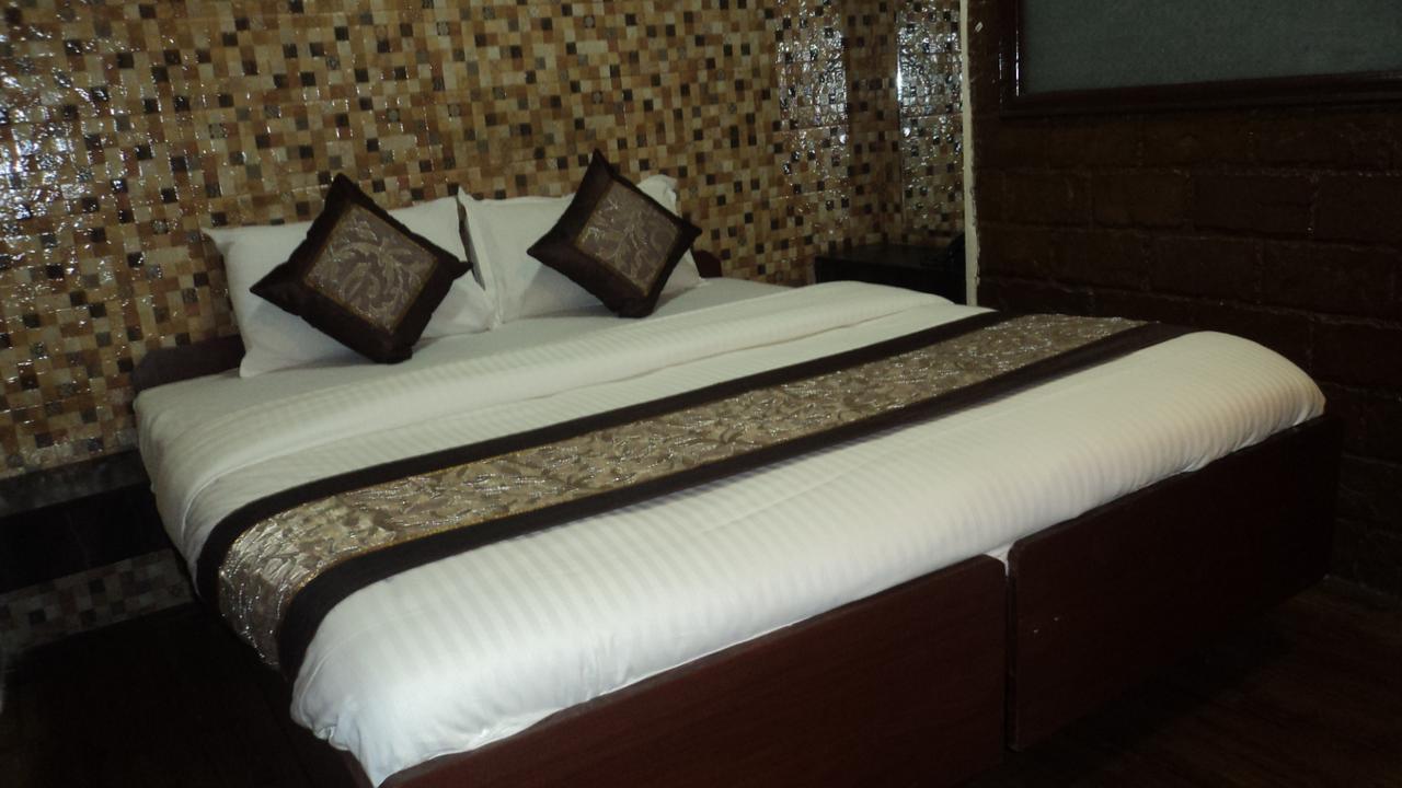 Benazeer Hotel مومباي المظهر الخارجي الصورة