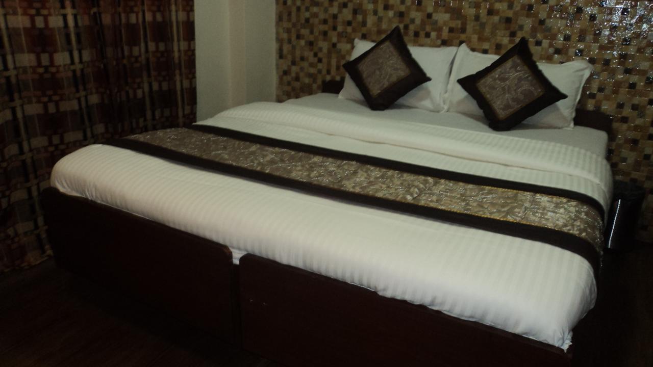 Benazeer Hotel مومباي المظهر الخارجي الصورة