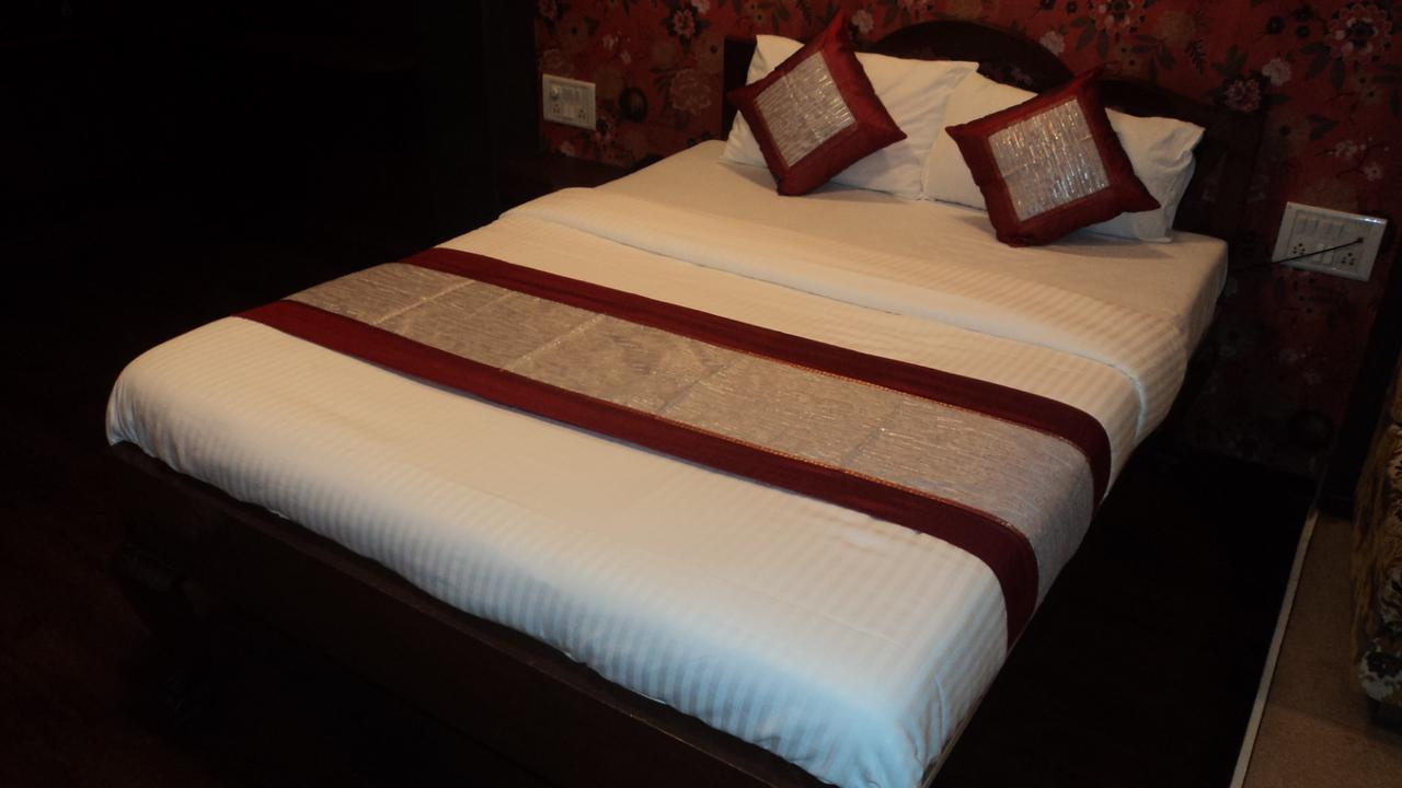 Benazeer Hotel مومباي المظهر الخارجي الصورة