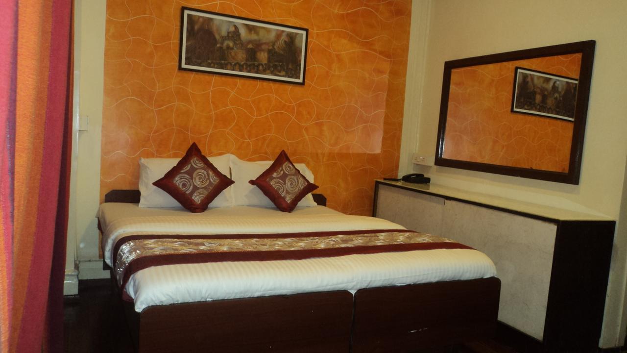 Benazeer Hotel مومباي المظهر الخارجي الصورة