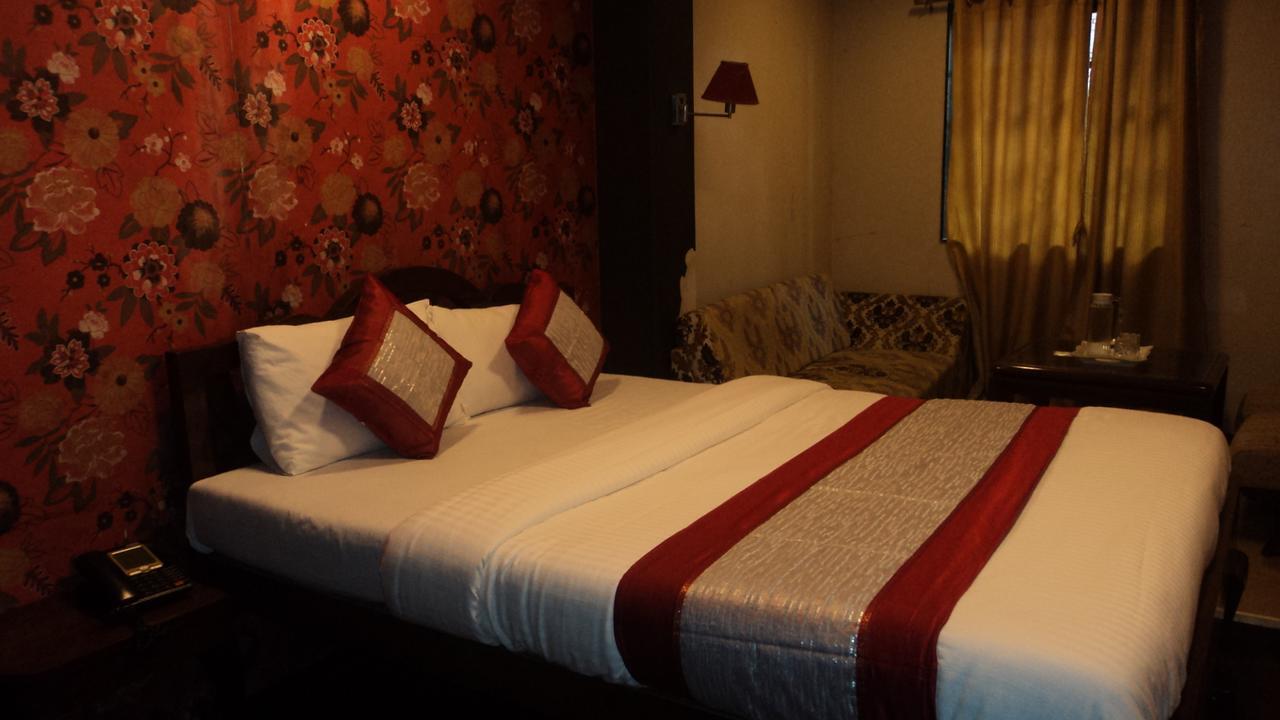 Benazeer Hotel مومباي المظهر الخارجي الصورة