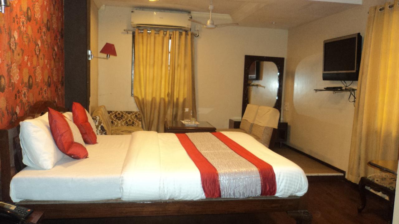 Benazeer Hotel مومباي المظهر الخارجي الصورة