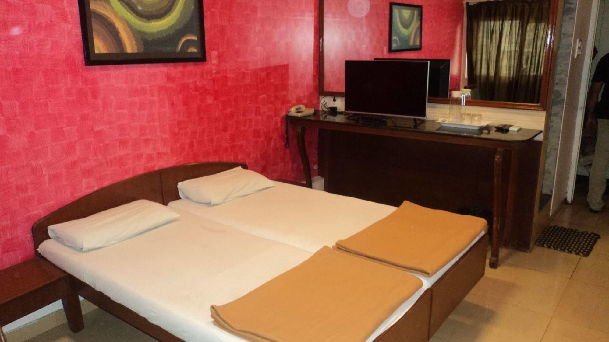 Benazeer Hotel مومباي المظهر الخارجي الصورة