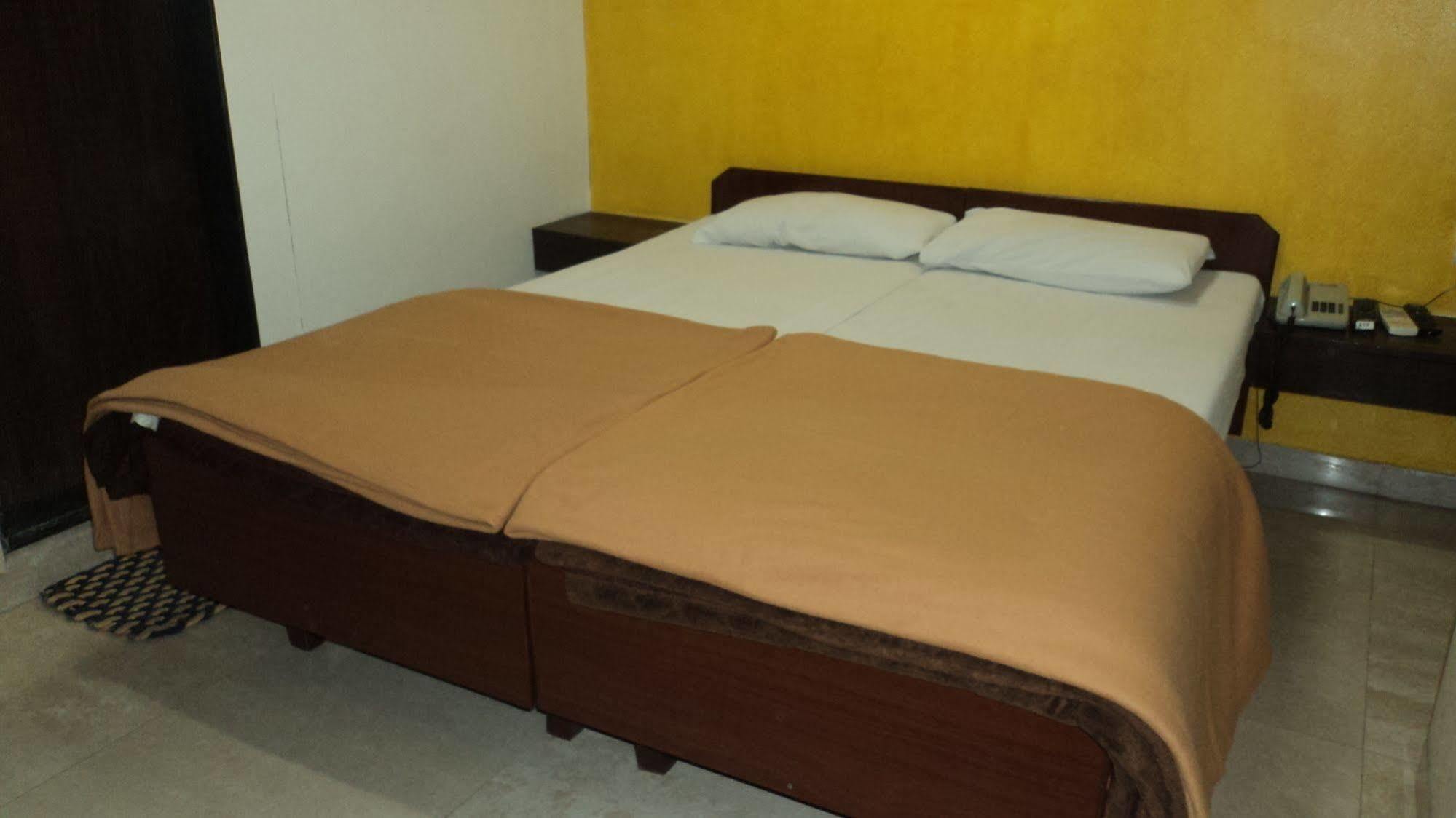 Benazeer Hotel مومباي المظهر الخارجي الصورة