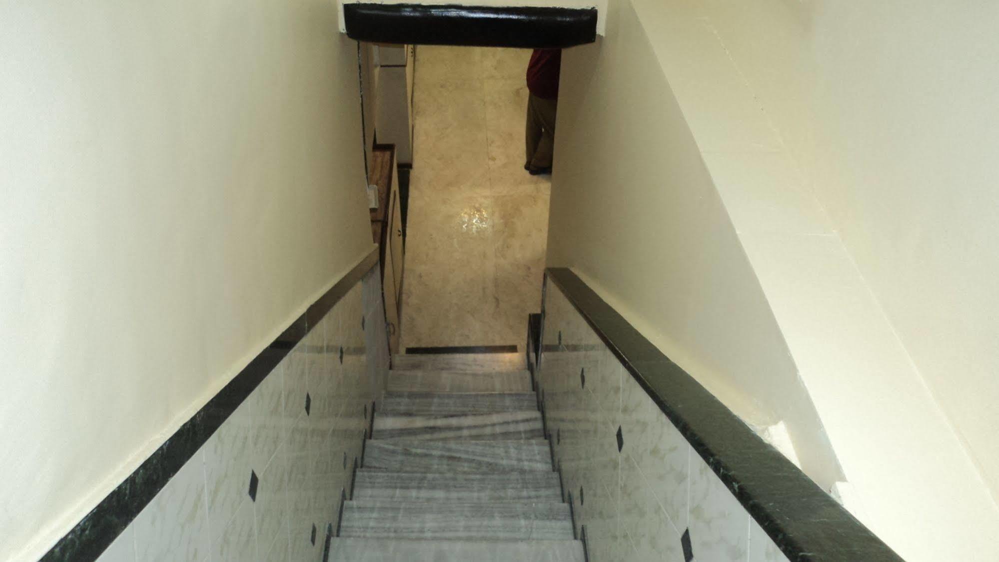 Benazeer Hotel مومباي المظهر الخارجي الصورة